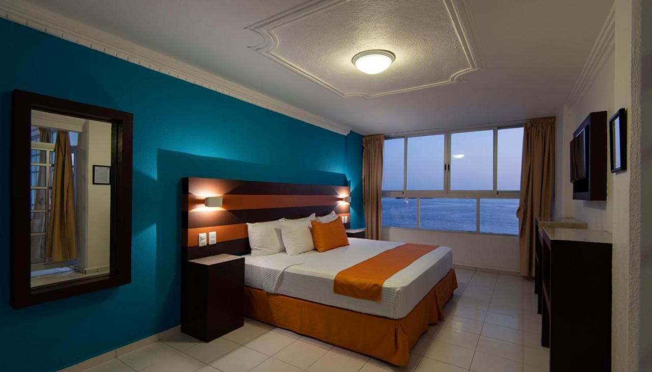 Hotel Fiesta Mexicana Manzanillo Buitenkant foto