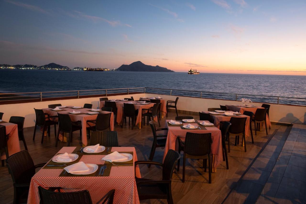 Hotel Fiesta Mexicana Manzanillo Buitenkant foto