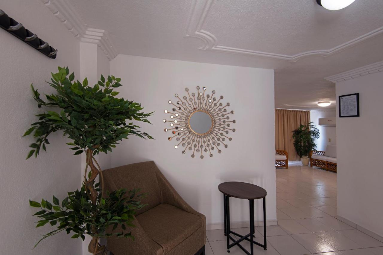 Hotel Fiesta Mexicana Manzanillo Buitenkant foto