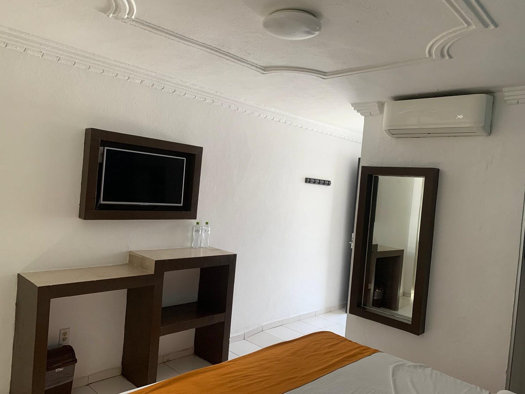 Hotel Fiesta Mexicana Manzanillo Buitenkant foto